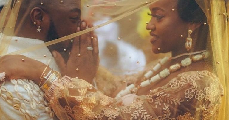 Nigerians React As Davido’s fiancée, Chioma contracts coronavirus