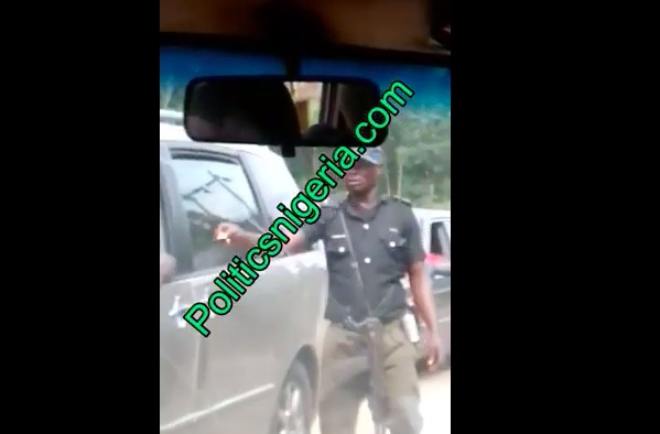 Nigerian Police Officer Caught On Camera Extorting Motorists