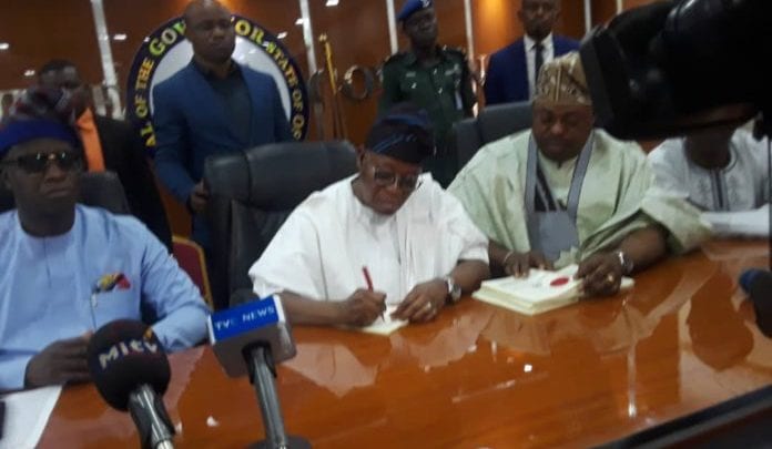 COVID-19 Lockdown: Oyetola signs regulation enforcement order