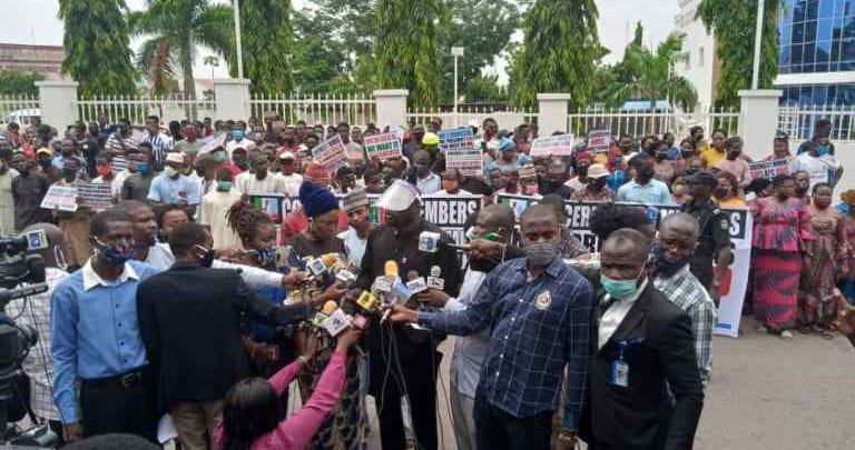 JUST IN: Protesters storm APC Secretariat, demand sack of NWC (PHOTOS)