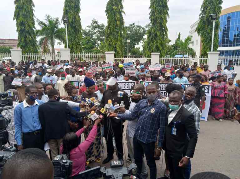 JUST IN: Protesters storm APC Secretariat, demand sack of NWC (PHOTOS)