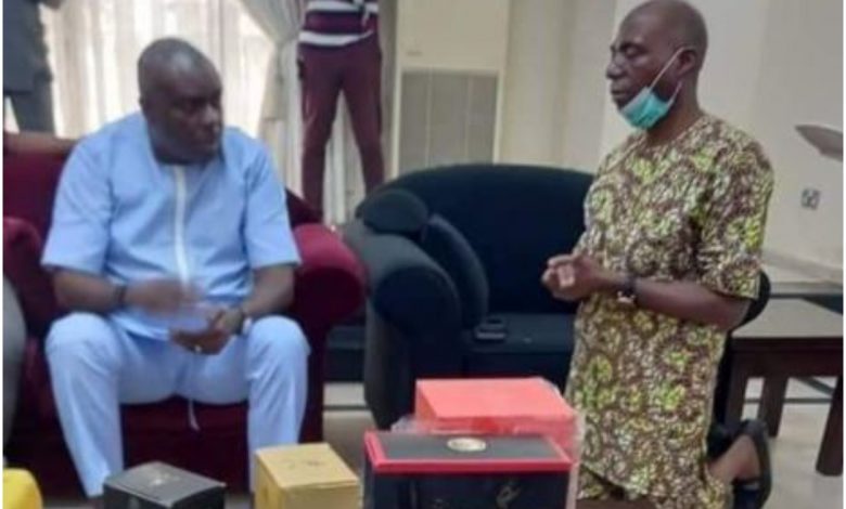 Nigerians react as senator kneels before ex-convict James Ibori