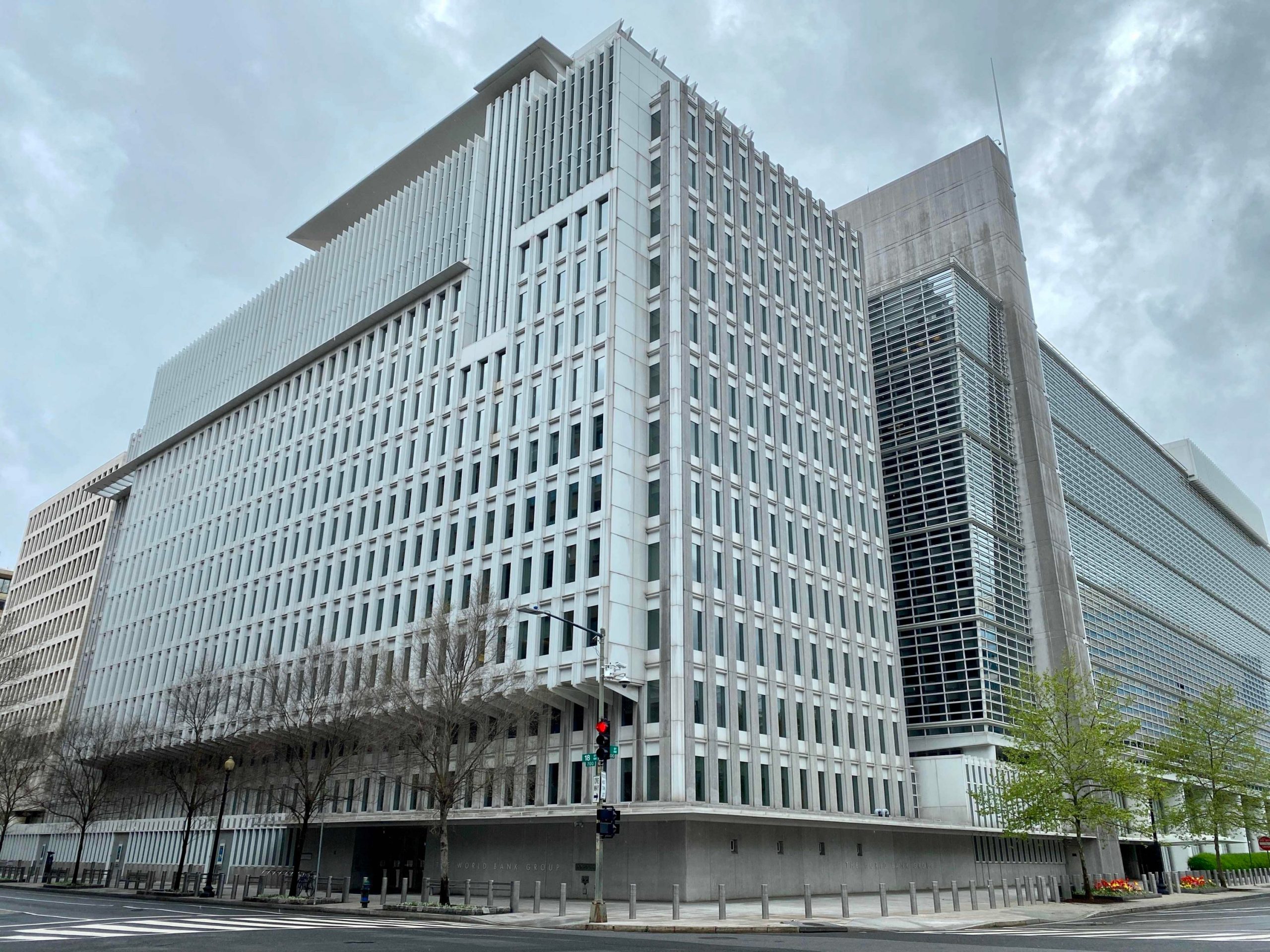 4 всемирный банк. МБРР В Вашингтоне. The World Bank. Здание Всемирного банка. Мировой Центральный банк.