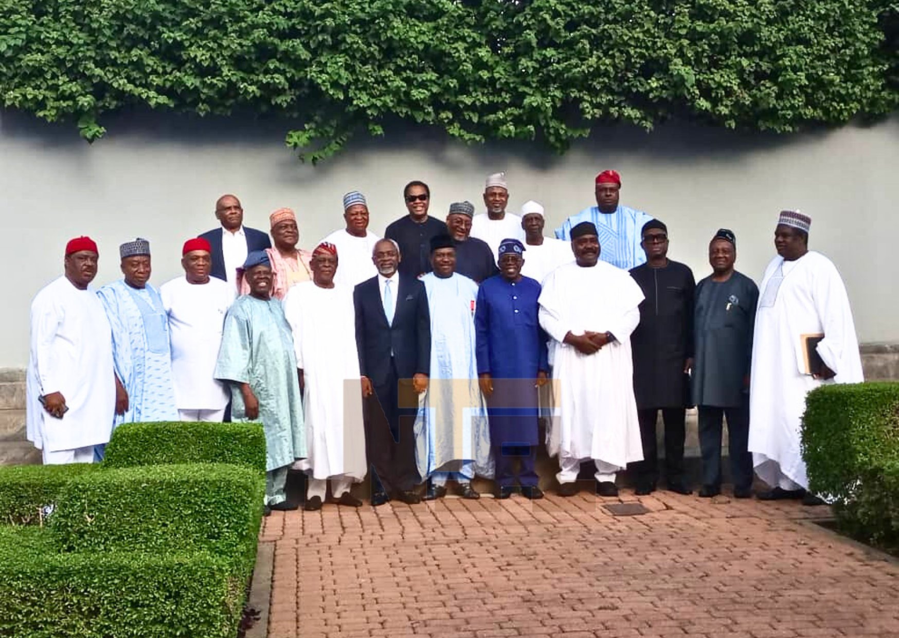 The 12 former governors present
