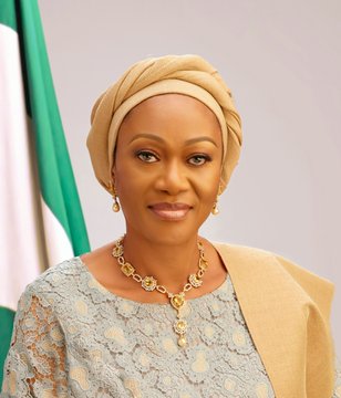 First Lady: Remi Tinubu’s Official Portrait Released