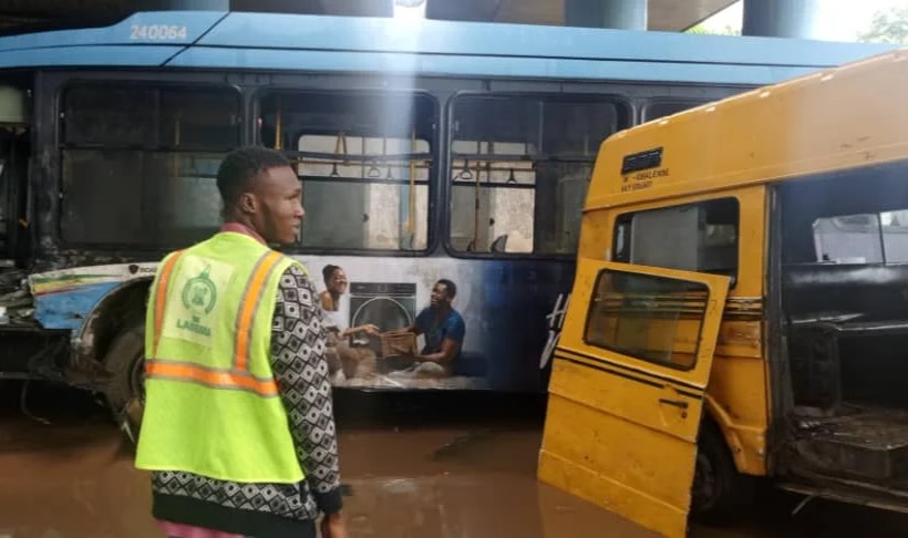 BRT bus, heavy duty truck collide as Lagos road accident leaves 15 injured thumbnail
