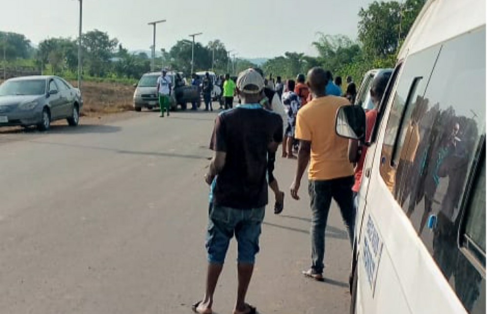 JUST IN: Armed herdsmen kidnap 3 soldeirs, 35 passengers on Enugu-Nsukka road