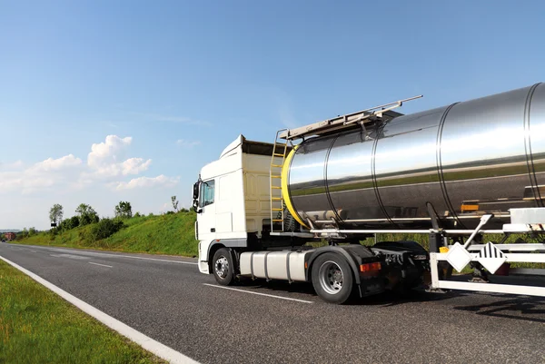 Nigeria Bans 60,000-Litre Fuel Tankers from Roads